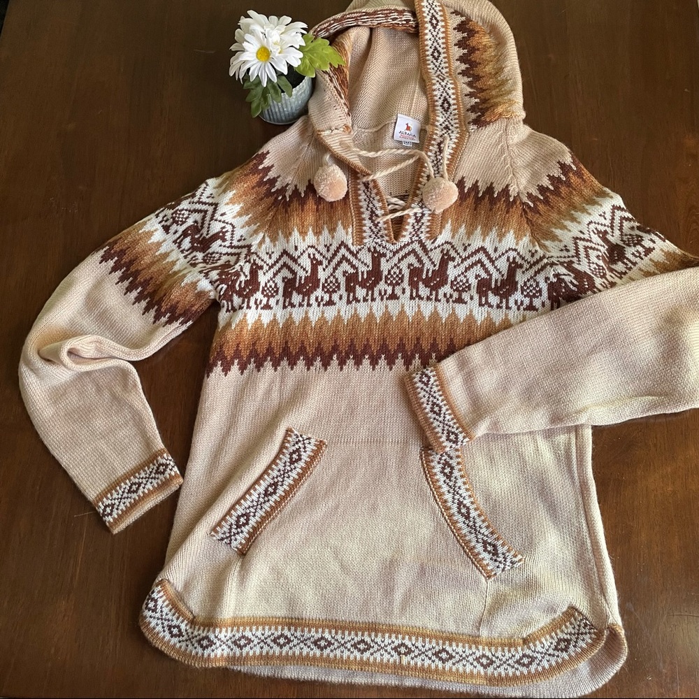 Alpaca Wool Knitted Hooded Soft Sweater Llamas Design Size Medium NWT